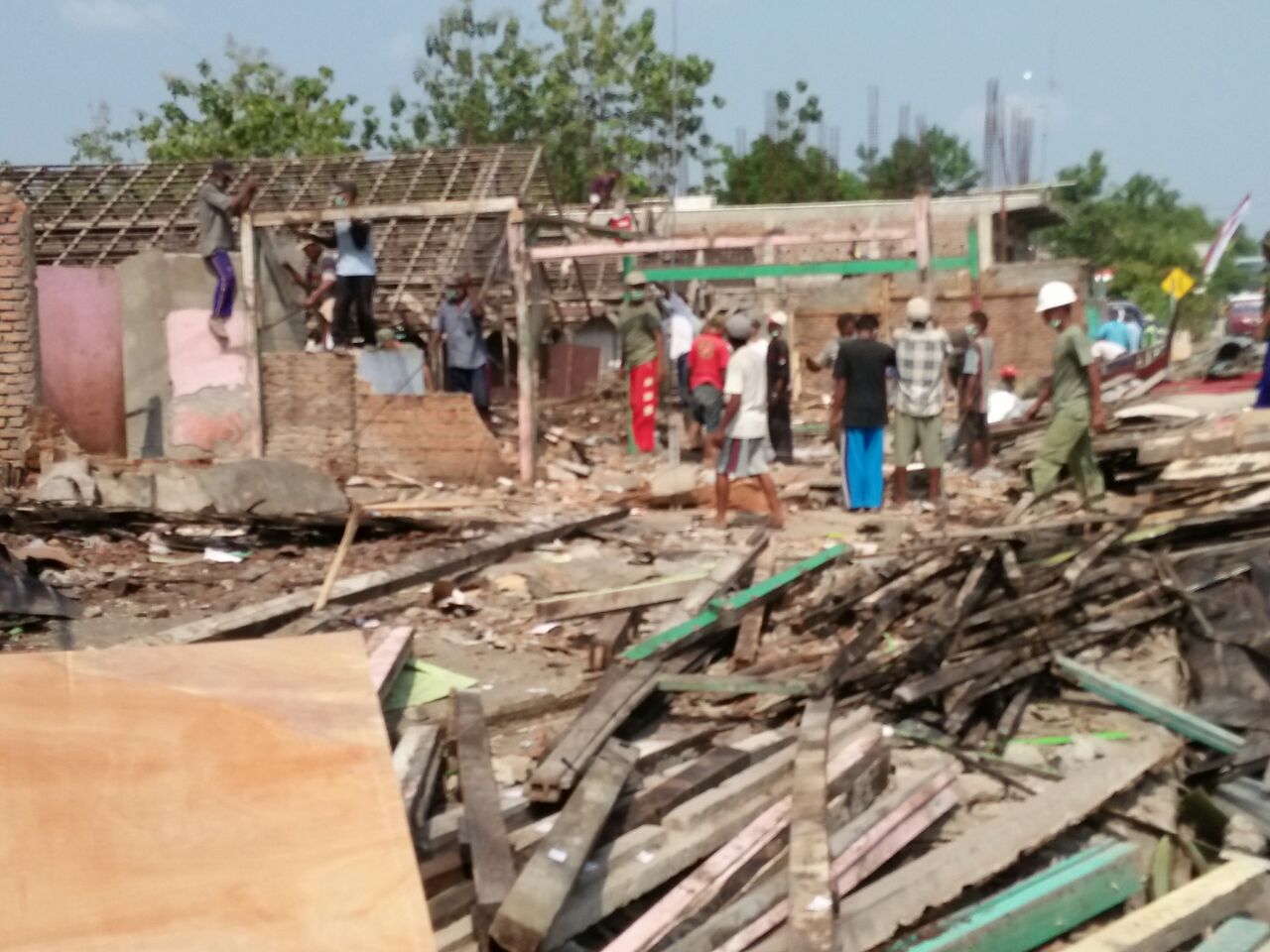 Pembongkaran Bedak Pasar Desa Blimbinggede