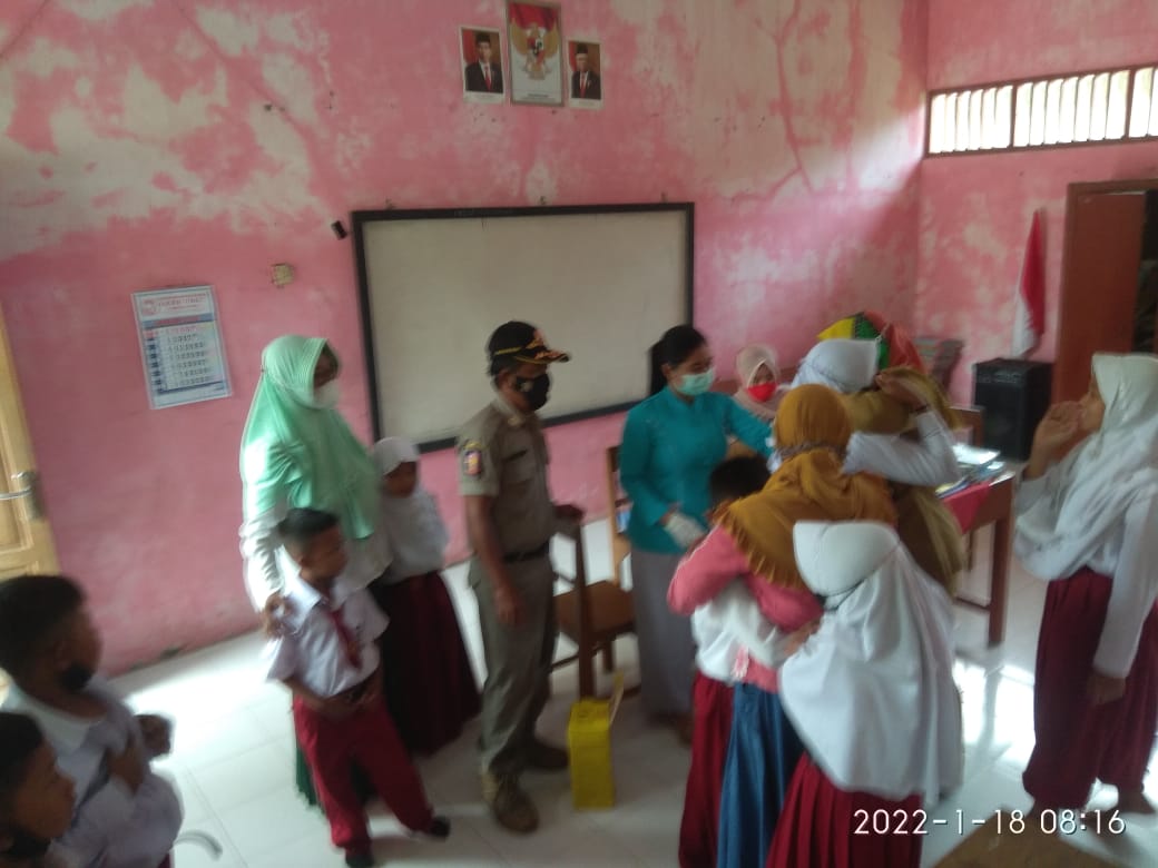 Ketakutan, Kecemasan, Kekalutan Menyelimuti Kepolosan Bocah-bocah SD