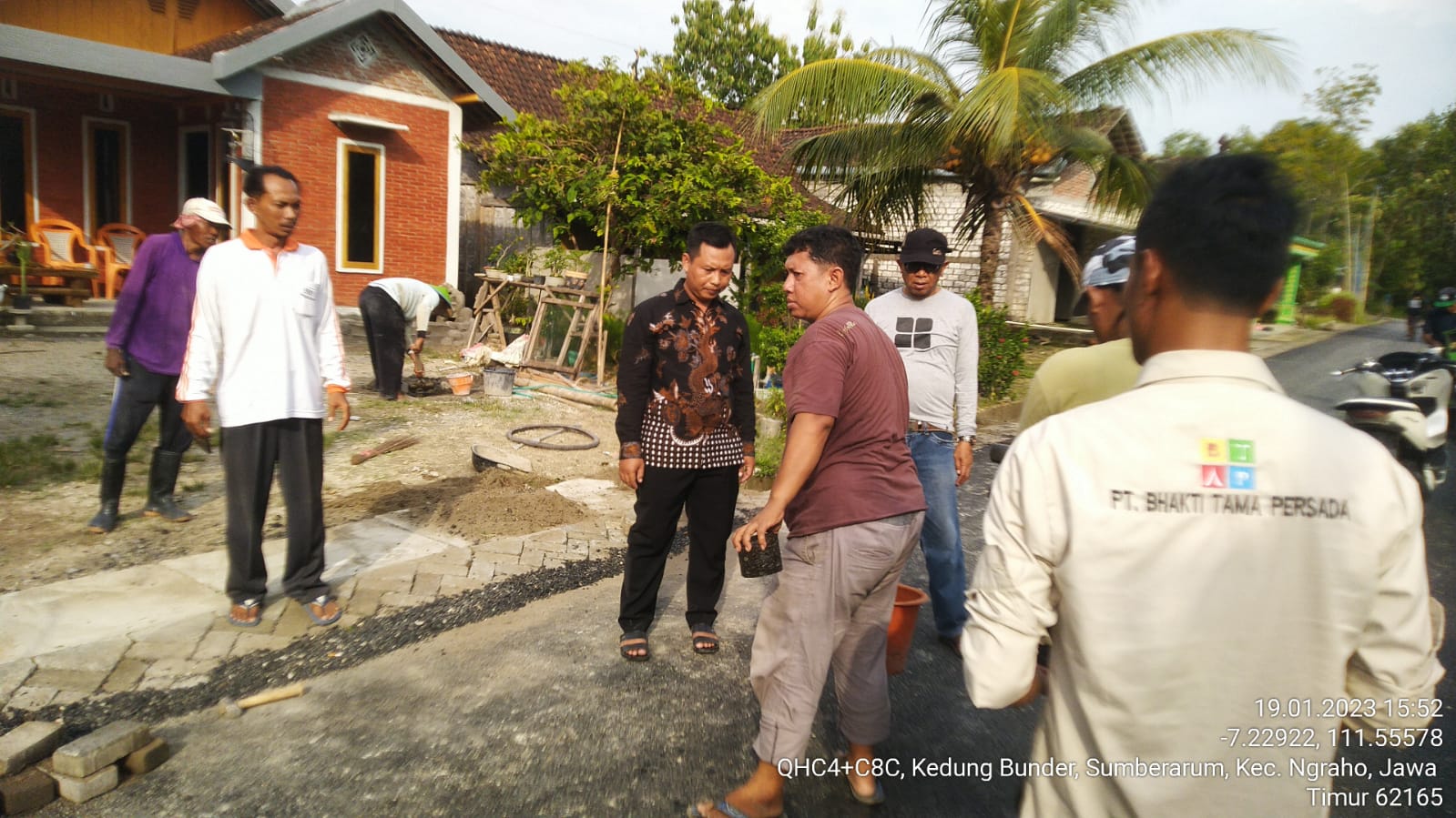 Kroschek jalan aspal