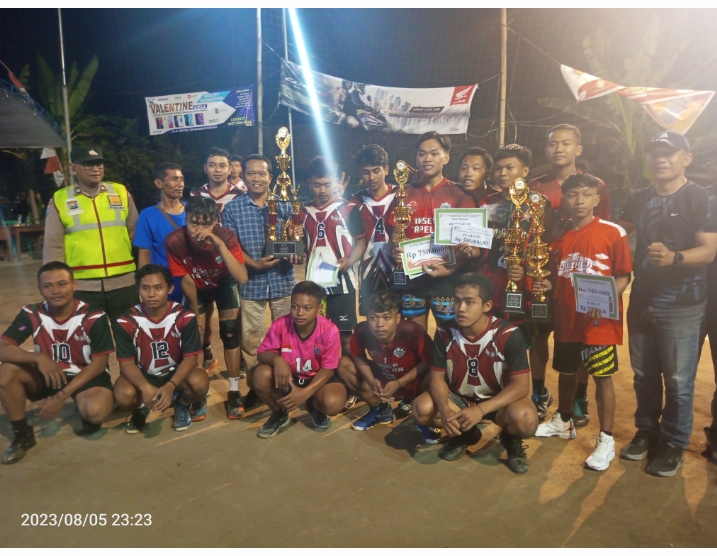 Penyerahan Hadiah Turnamen Bola Voli Antar Desa dalam Peringatan HUT RI ke-78