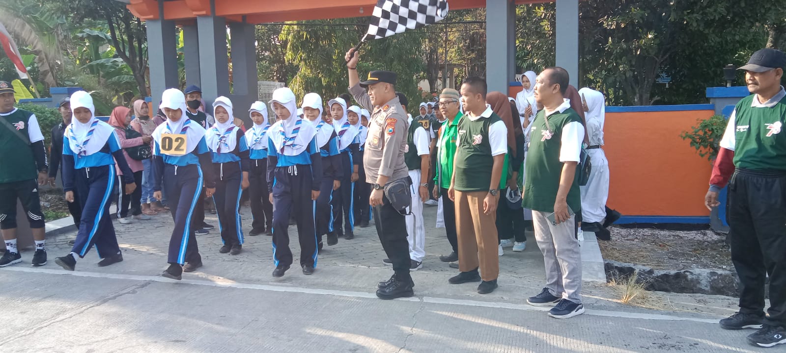 Semarak Lomba Gerak Jalan Tingkat SD/MI dan SMP/MTs se-Kecamatan Ngraho