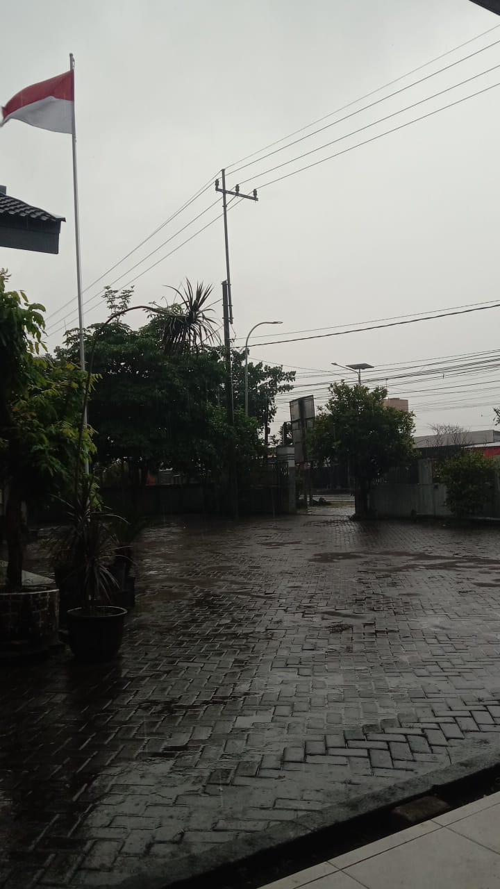 HUJAN DERAS DIPAGI HARI