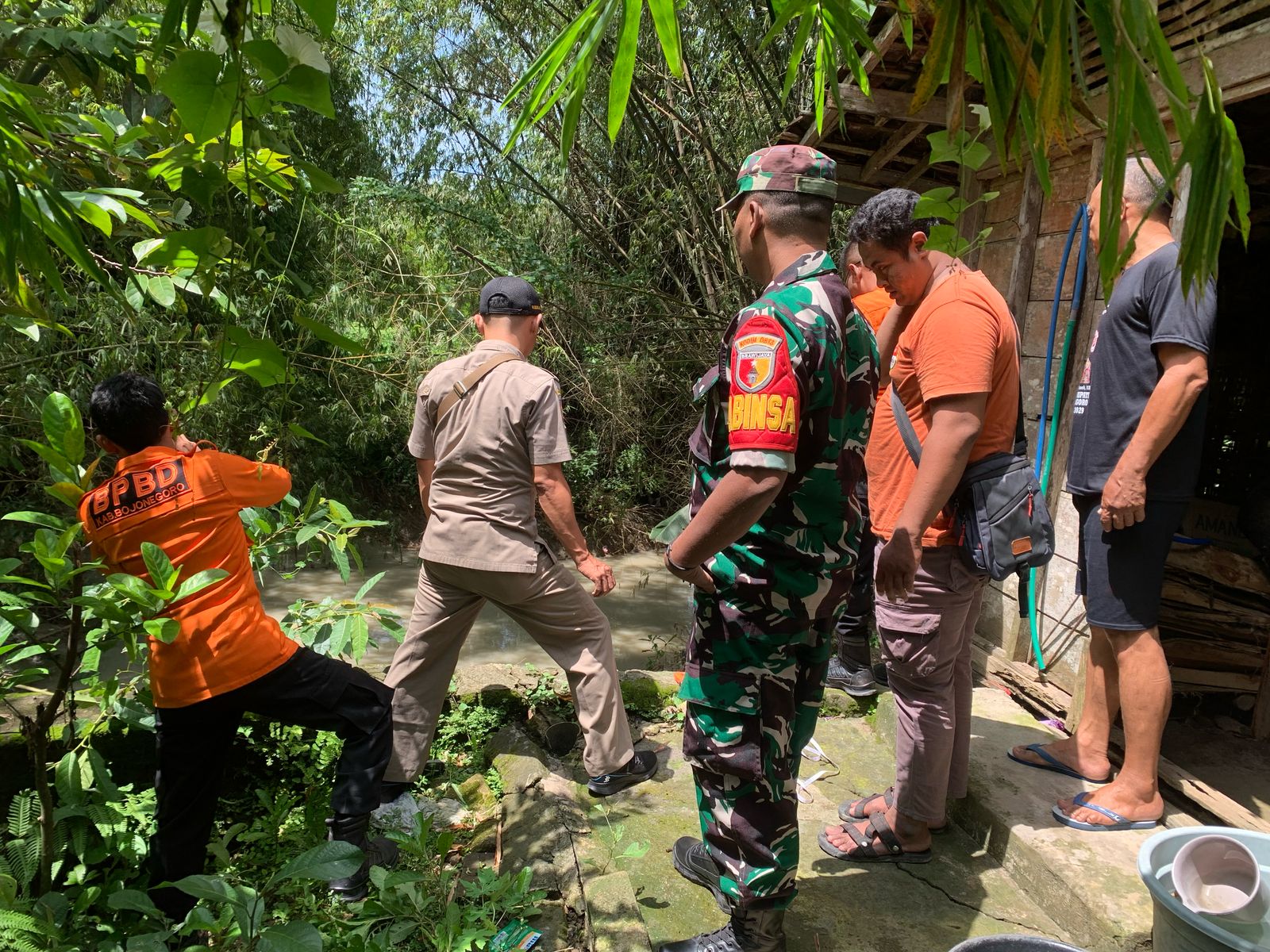 TANAH LONGSOR AKIBAT BANJIR BANDANG