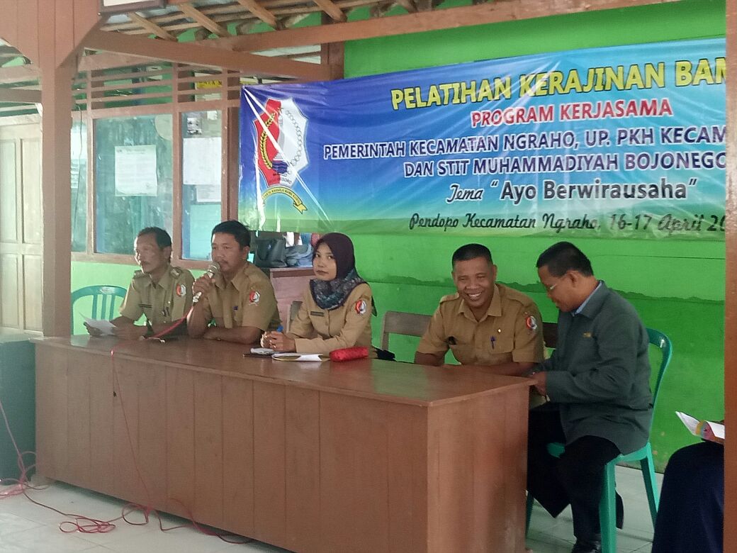 Pelatihan Kerajinan Bambu di Desa Sugihwaras