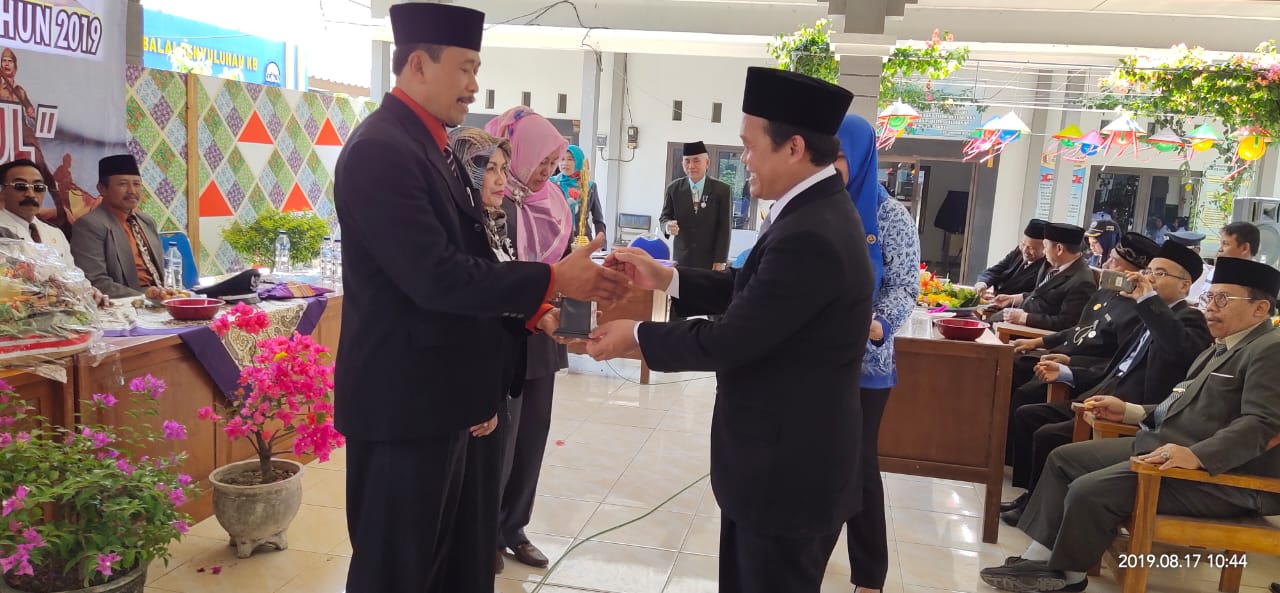 HUT RI KE 74