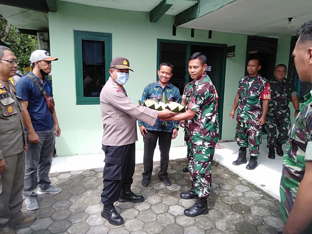 HUT TNI 77