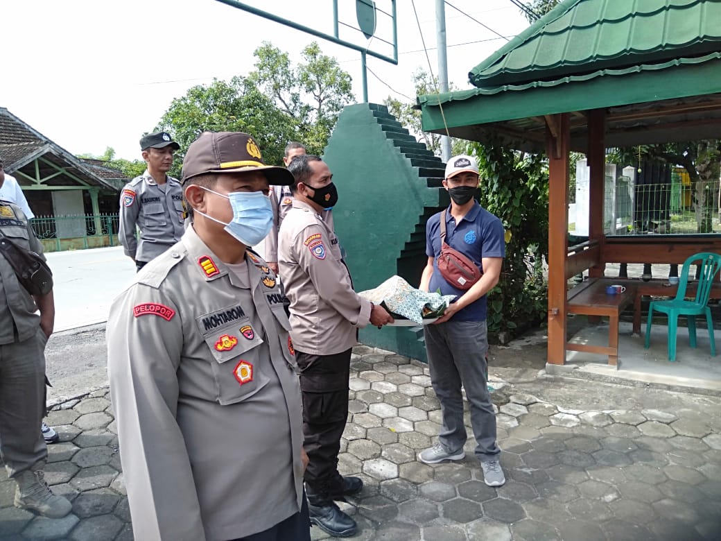 HUT TNI 77