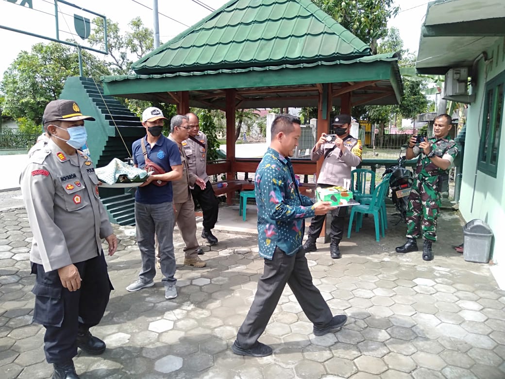 HUT TNI 77